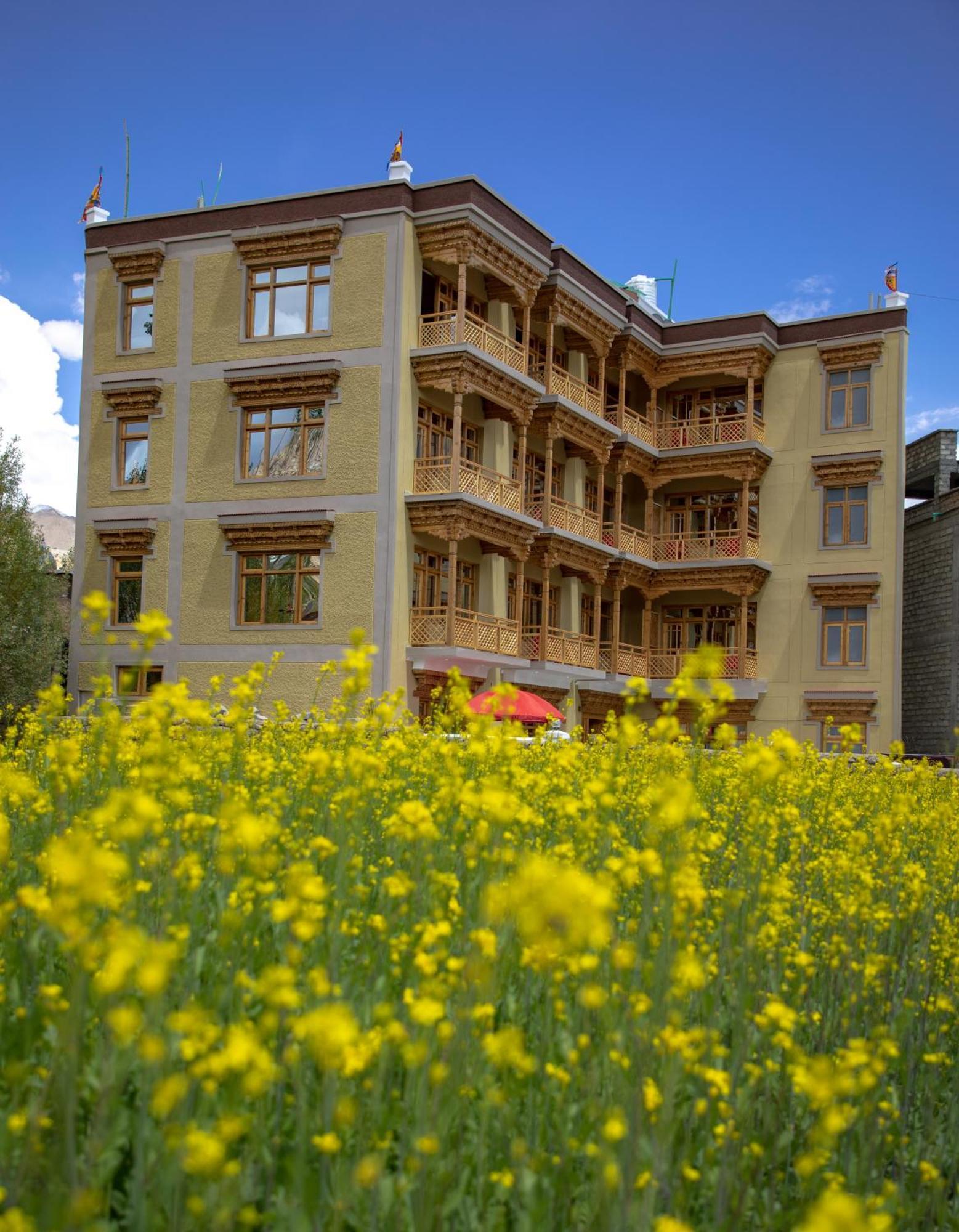 The Nangsay Hotel Leh Exterior photo